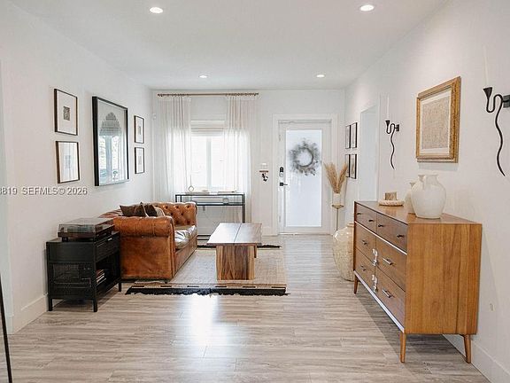 5th image of 3205 SW 68th Ave