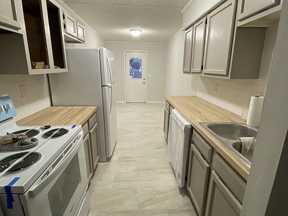 5th image of 938 Coarsey Dr