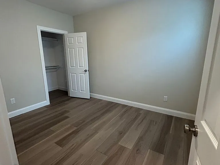 536 E Mulberry St — Photo 76