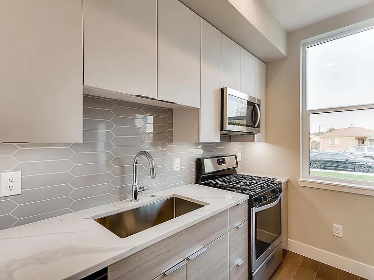3155 N Saint Paul St — Photo 5