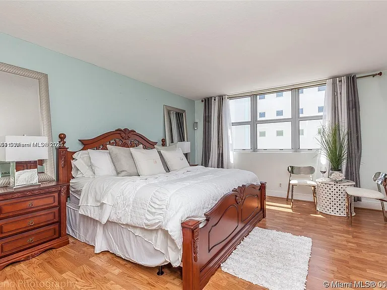 9225 Collins Ave #1006 — Photo 8