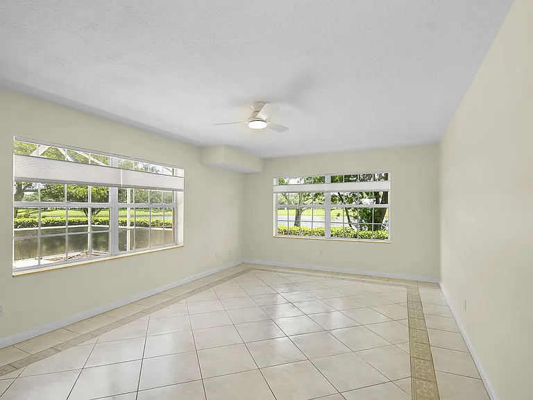 2442 SW Danbury Ln — Photo 11