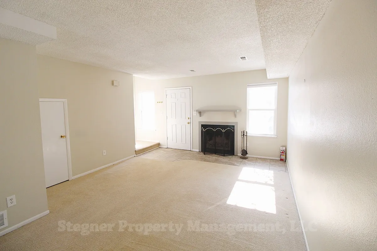 Building Photo - 324 Sundance Cir N #C303