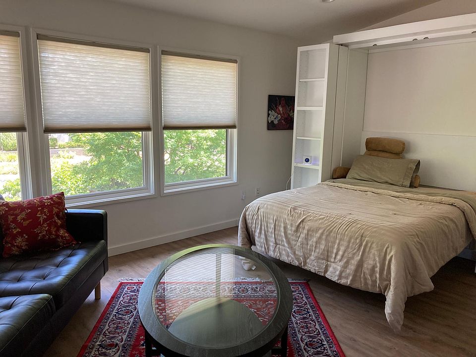1st image of 646 Elmwood Dr