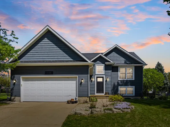 4038 Spartina Ct, Bettendorf, IA 52722
