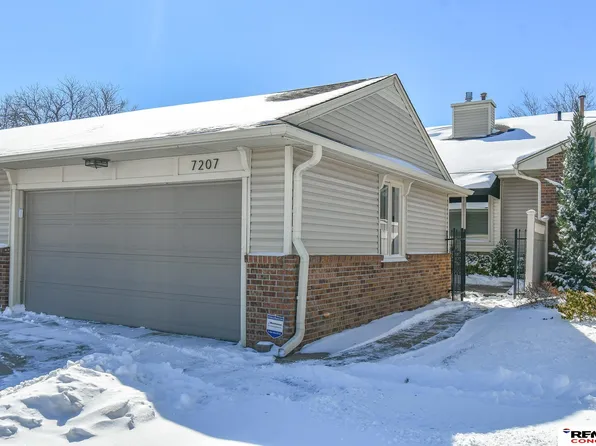 7207 Grand Oaks Dr, Lincoln, NE 68516