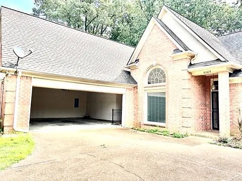 3 bed, 1816 sqft, $1,945 — Photo 2