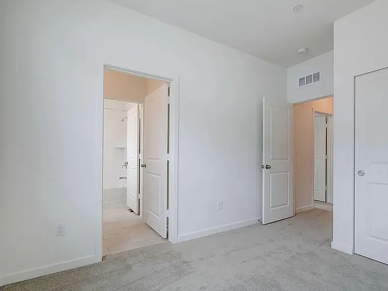 5483 Euclid Ct — Photo 22