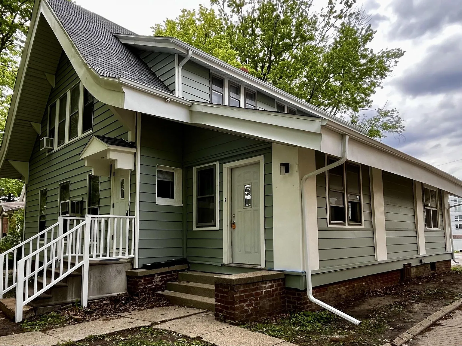 812 West Main Street - 2 — Photo 3