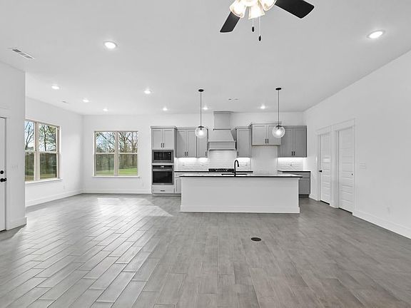 4th image of 336 E Greystone Sq