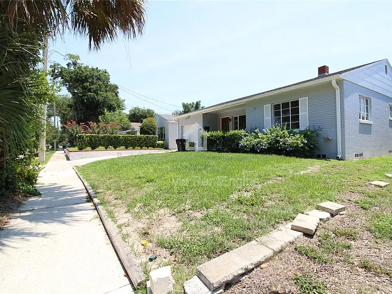 1639 Oakmont Ln — Photo 4