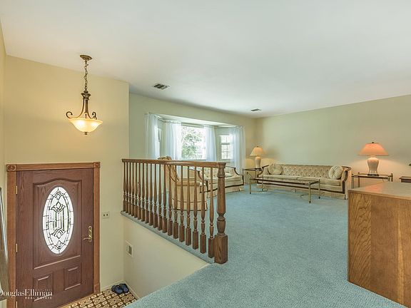 3rd image of 5 Butterfield Dr