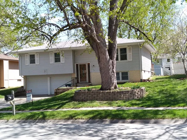 10117 Mockingbird Dr, Omaha, NE 68127