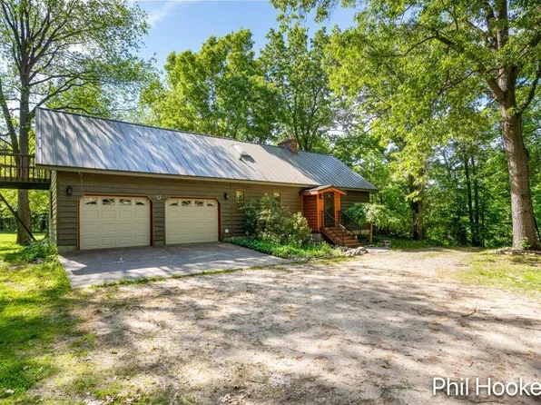 996 Prairie Creek Rd, Ionia, MI 48846