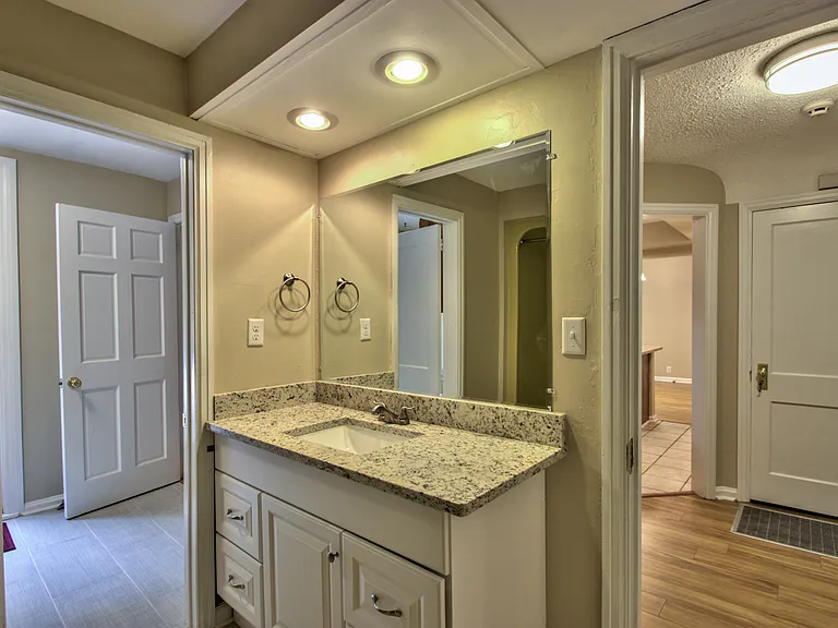 301 Cactus St — Photo 8