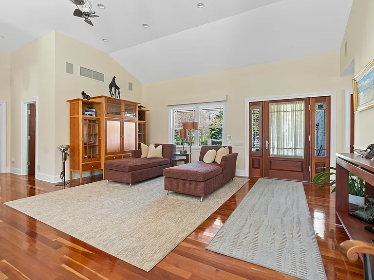 73 Newman Ave — Photo 12