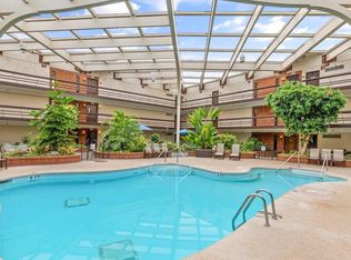 6100 W Stonehedge Dr APT 162, Greenfield, WI 53220