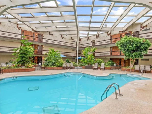 6100 West Stonehedge DRIVE #162, Greenfield, WI 53220