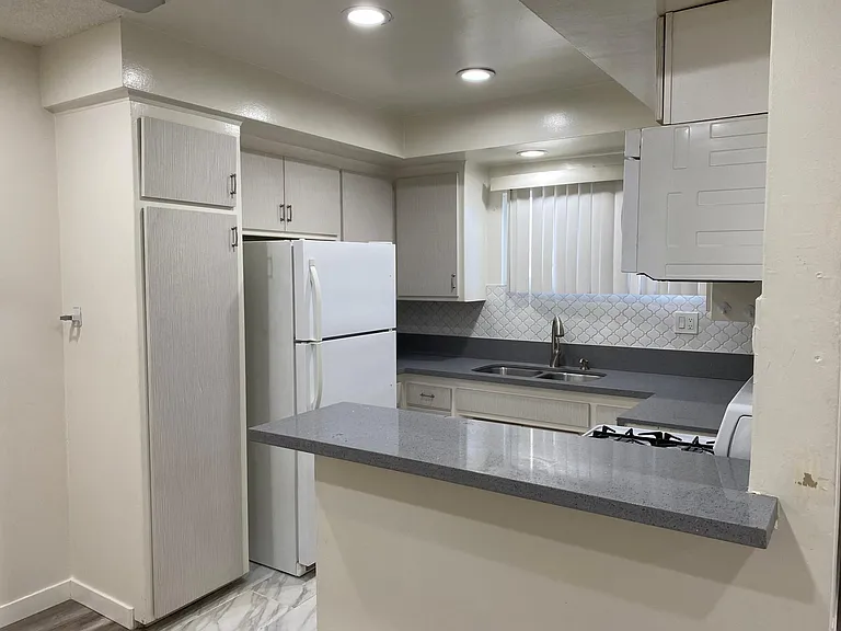 7705 Romaine St #5 — Photo 7