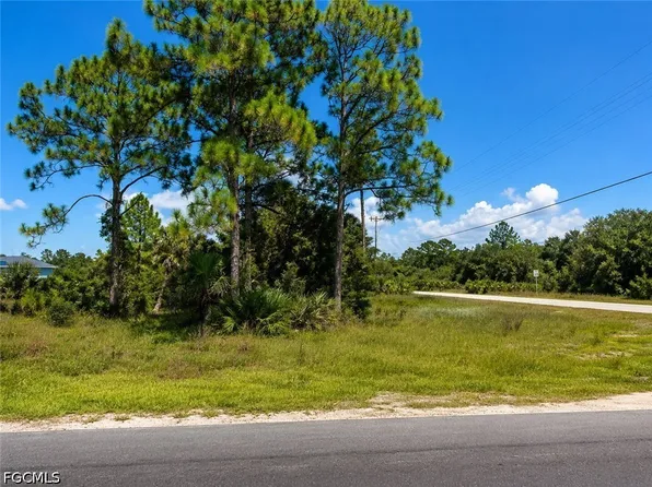 600 Moore Ave, Lehigh Acres, FL 33972