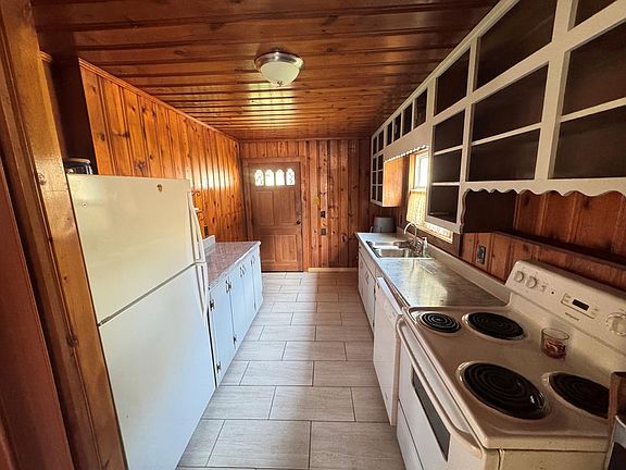 3rd image of 345 Cooper Creek Rd