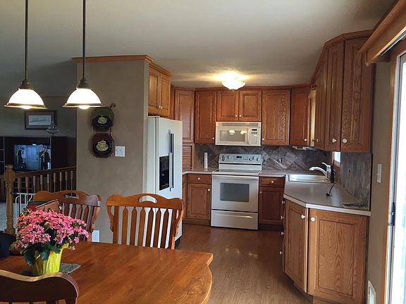 kitchen/dining area