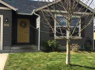 926 Rolling Hills Rd, Roseburg, OR 97471