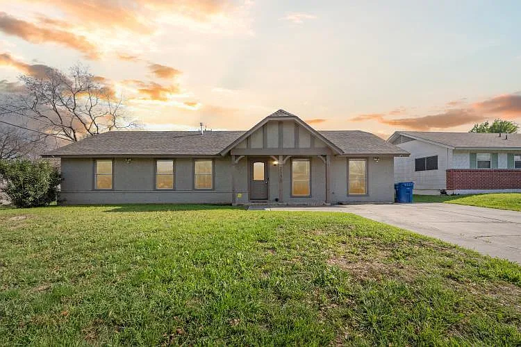 Building Photo - 7170 Hickory Grove Dr