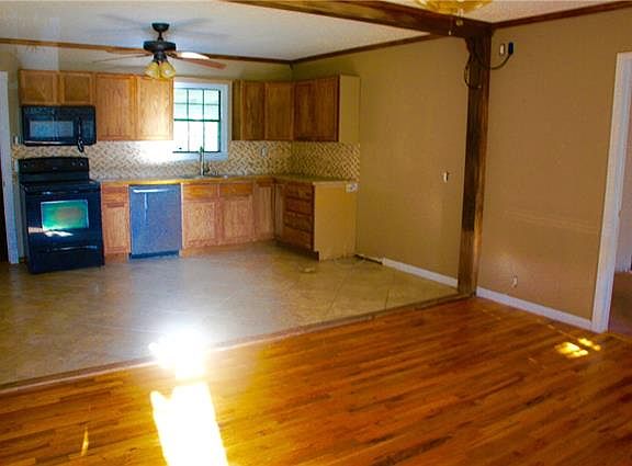 5th image of 2401 Greenway Dr