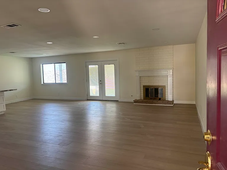 1335 Bobrich Cir — Photo 2
