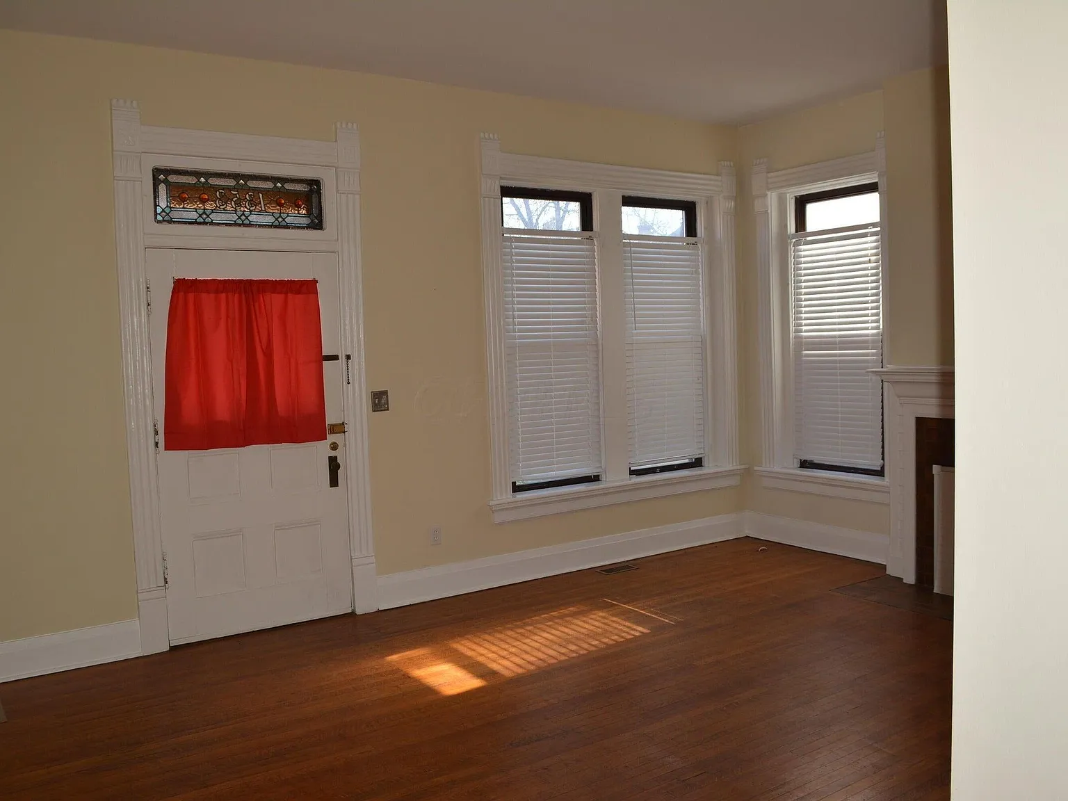1 bed, 900 sqft, $1,345 — Photo 3