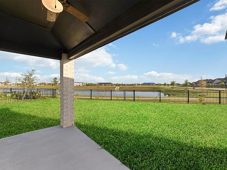 720 Lake Lacosta Dr — Photo 32
