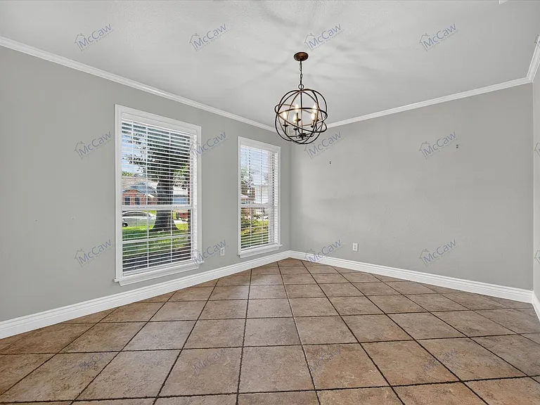 333 Stately Oak Ln — Photo 7