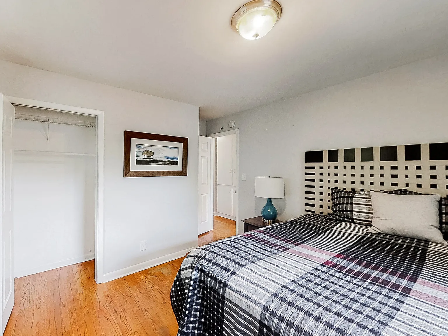 4 bed, 2.0 bath, 1875 sqft, $771 — Photo 2