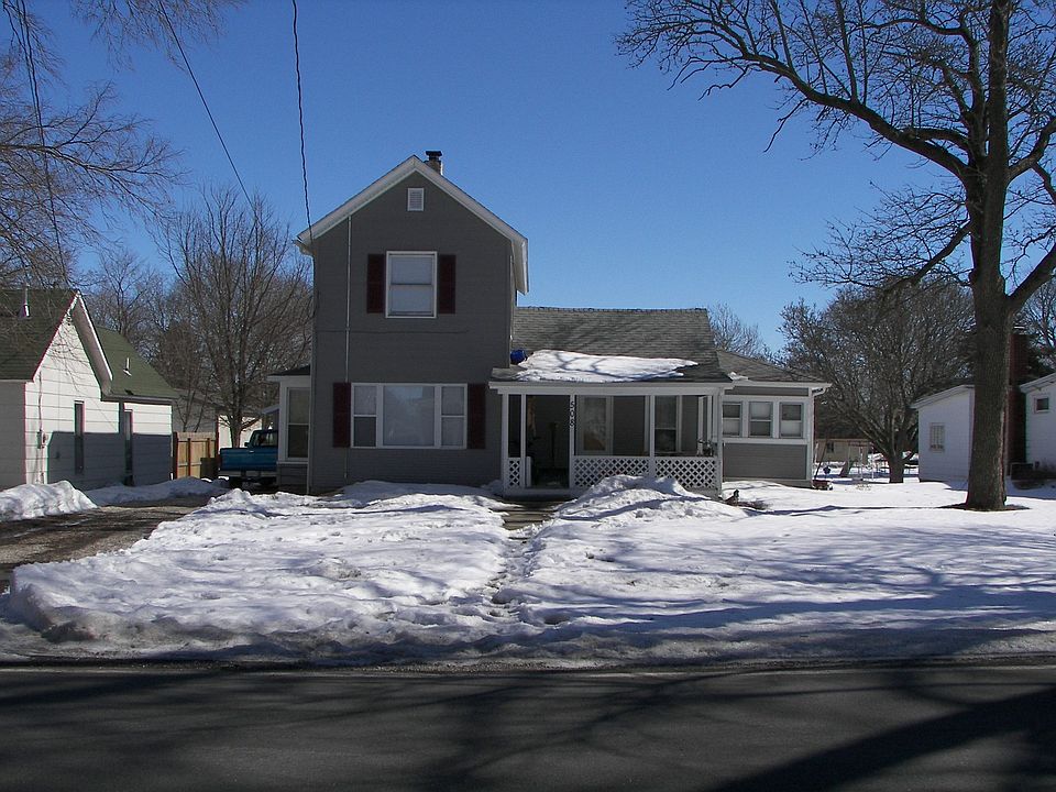 2 Houses on LARGE lot