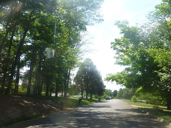 5th image of 6752 Bonneville Dr