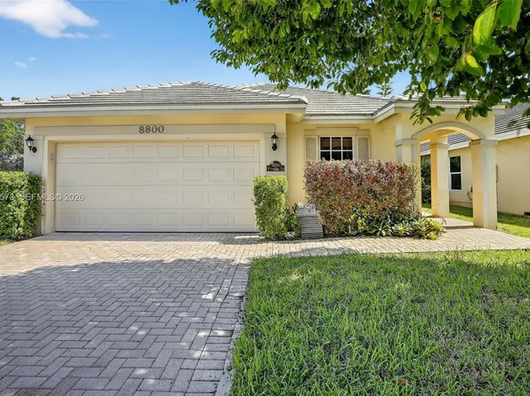 8800 Lake Park Cir N, Davie, FL 33328