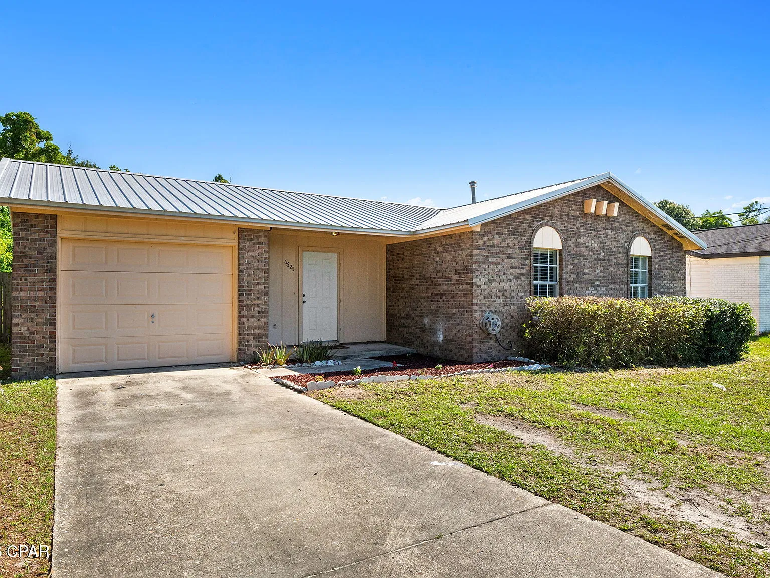 3 bed, 970 sqft, $1,700 — Photo 3
