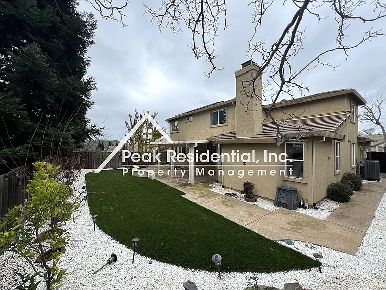 1933 Tyndrum Ln — Photo 37