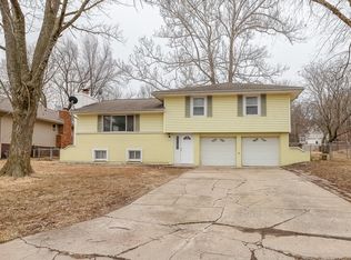 5110 N Wood Ridge Dr, Kansas City, MO 64151