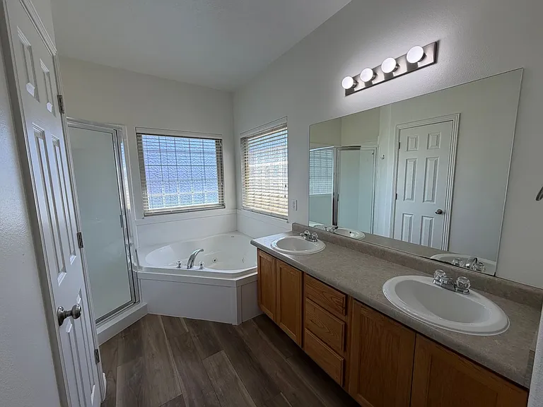 519 W Harvest Ln — Photo 13
