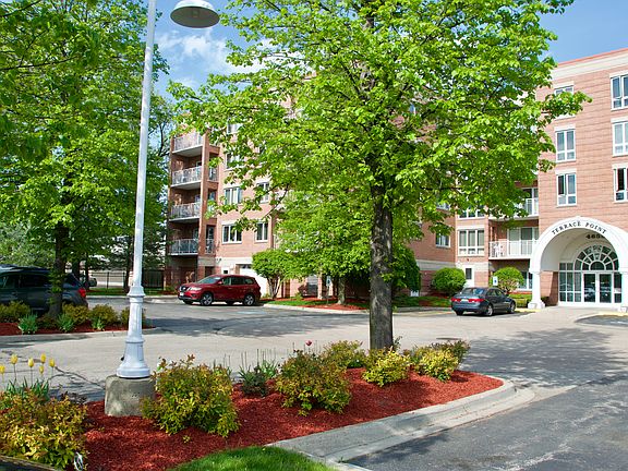 2nd image of 4655 N Cumberland Ave APT 309