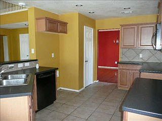 4th image of 205 Flatwood Dr