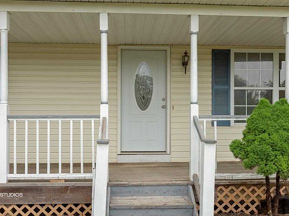 2nd image of 3 Sachem Ct
