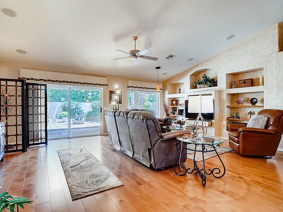 15554 W-004-005-Living Ro-MLS_Size