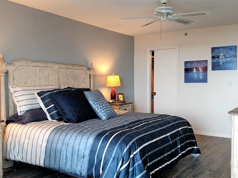 627 Alhambra Rd #702 — Photo 18