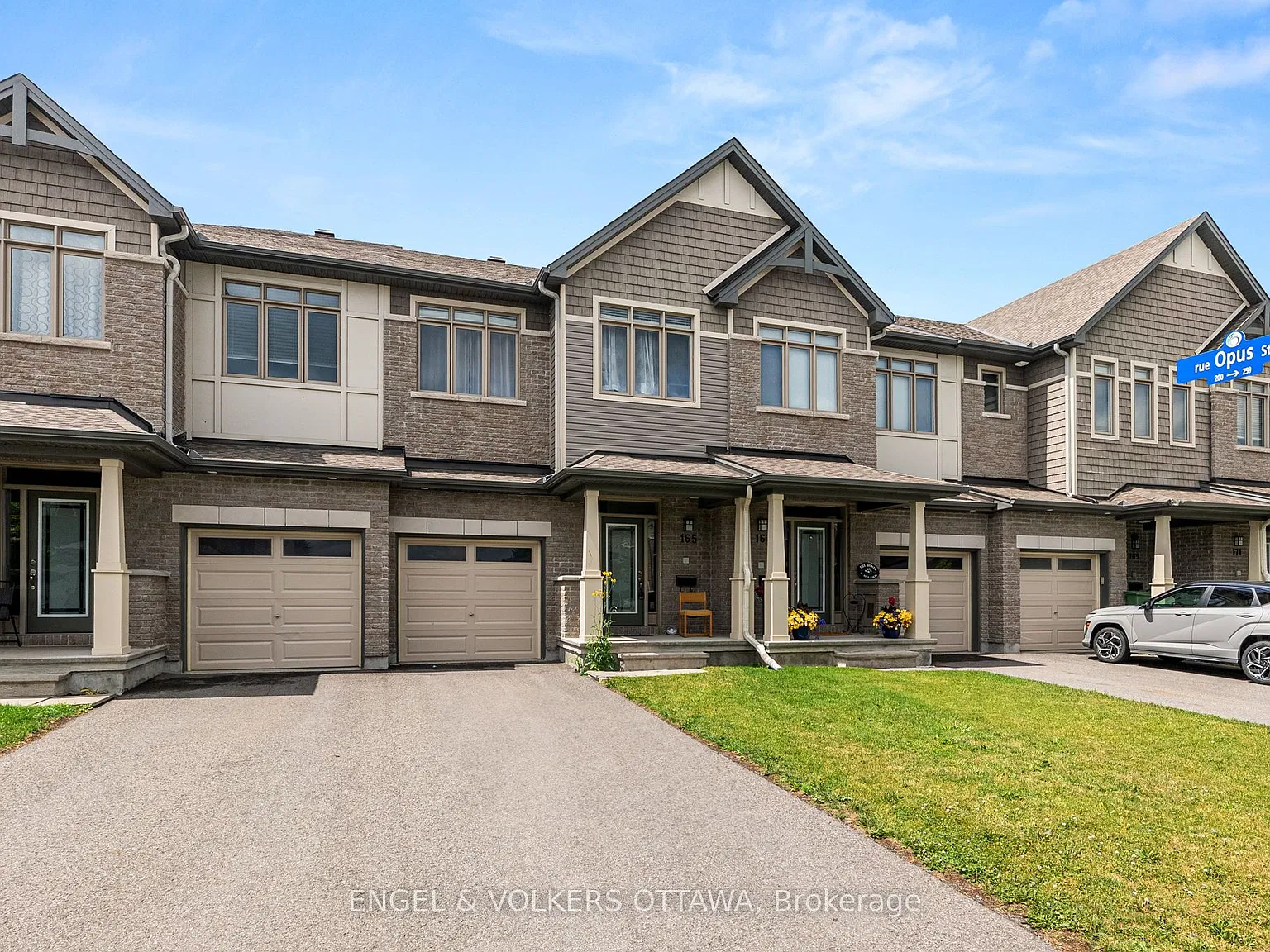 3 bed, $2,725 — Photo 2