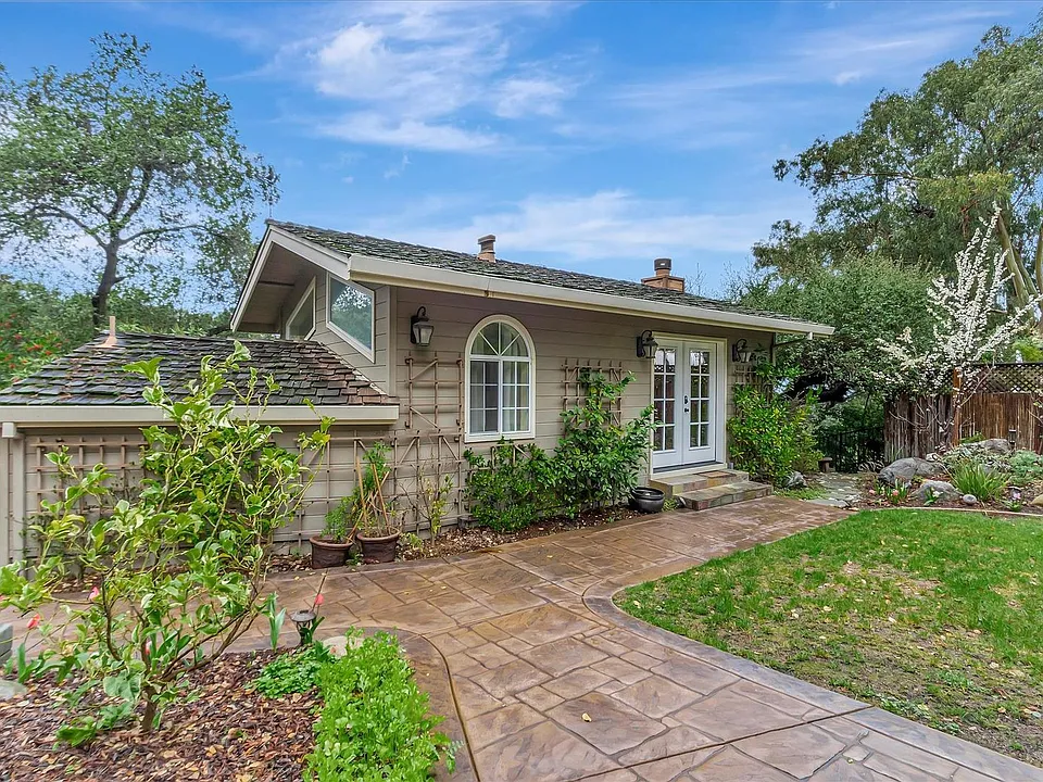 16101 Matilija Dr