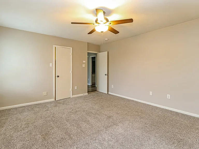 21202 Allenham Ct — Photo 12