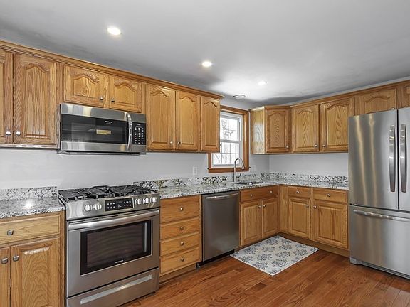 2nd image of 37 Braewood Dr